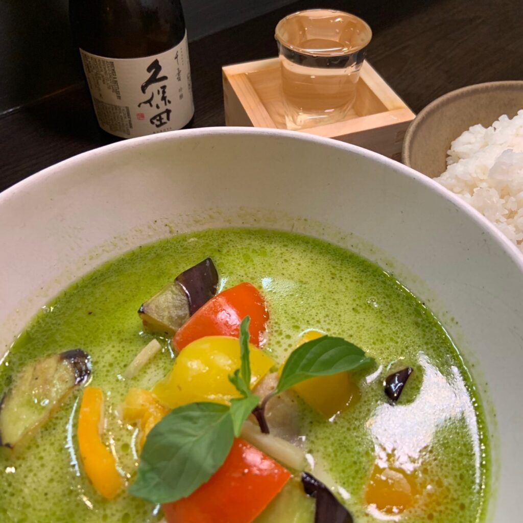 Japanese Sake and Food Pairing Part 11 — Green Curry × Kubota Senju Ginjo