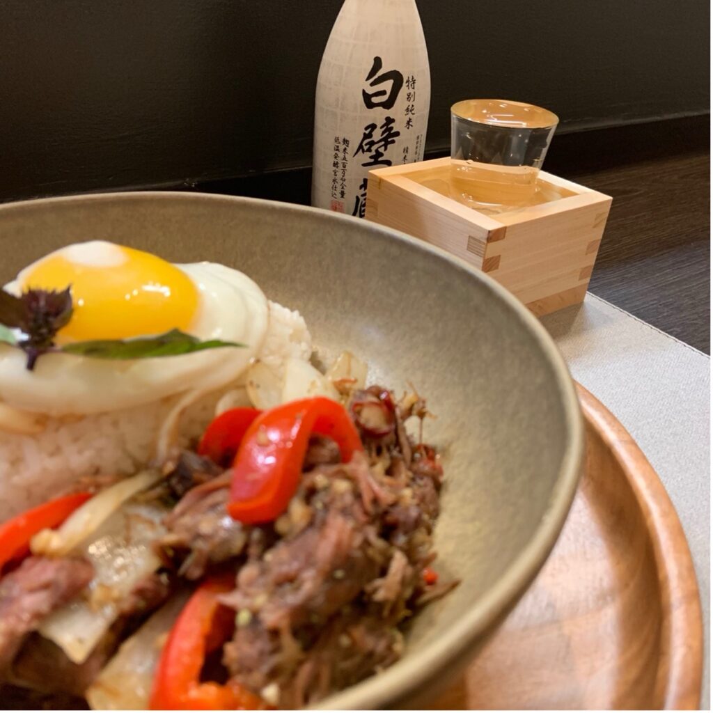 Japanese Sake and Food Pairing 12 – Kra Pao with Beef x Shirakabegura Tokubetsu Junmai